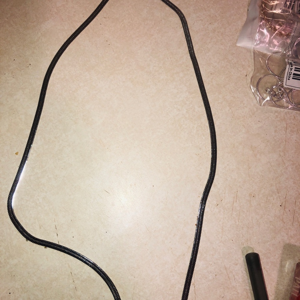 Silver plated necklace very nice high quality